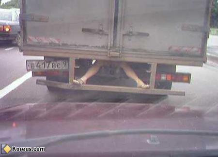 la behind camion companie